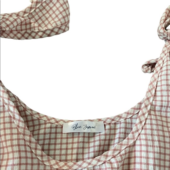 Pink and white crop top, medium - Picture 2 of 5